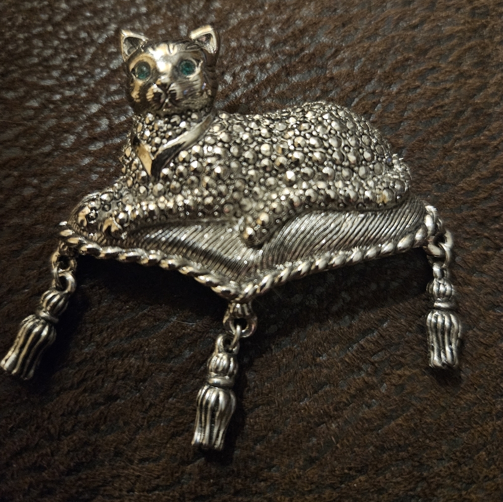 🐱 Cat pin